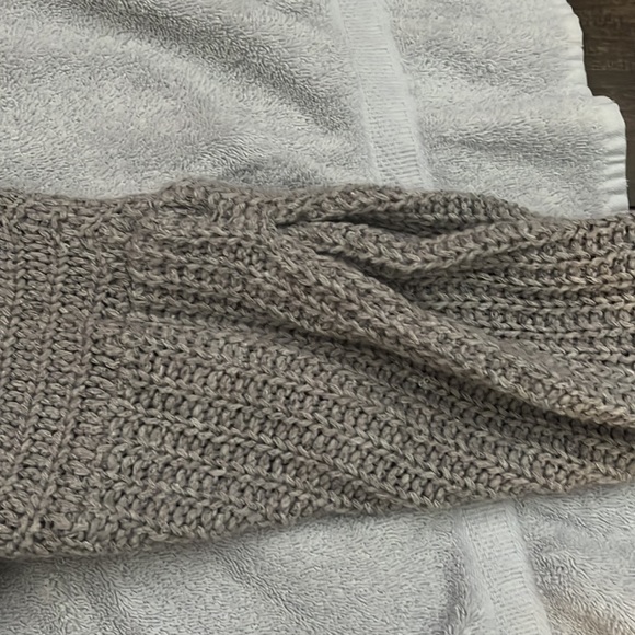 excellent condition knit sweater - Picture 4 of 5